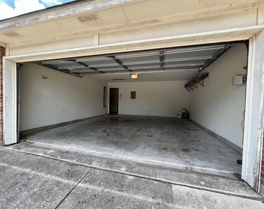 209 Katy B Ln - Photo Thumbnail 38