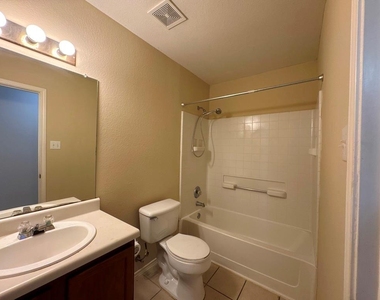 209 Katy B Ln - Photo Thumbnail 26
