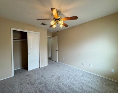 209 Katy B Ln - Photo Thumbnail 19