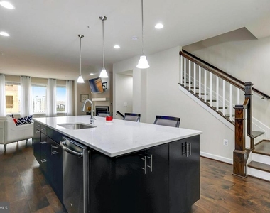 520 Harborview Drive - Photo Thumbnail 10