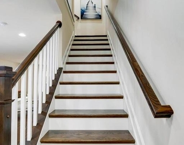 520 Harborview Drive - Photo Thumbnail 14