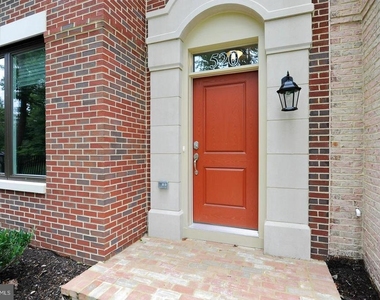 520 Harborview Drive - Photo Thumbnail 2