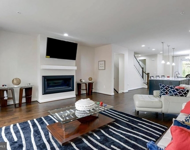 520 Harborview Drive - Photo Thumbnail 12