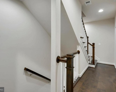 520 Harborview Drive - Photo Thumbnail 17
