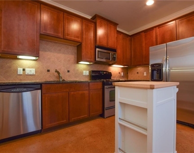 5405 Avenue H - Photo Thumbnail 2