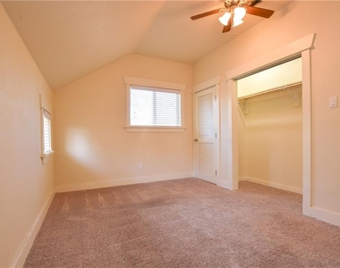 5405 Avenue H - Photo Thumbnail 5