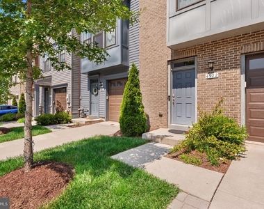 4922 Vista Glen Lane - Photo Thumbnail 1