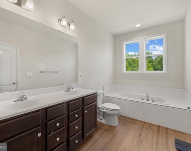 4922 Vista Glen Lane - Photo Thumbnail 22