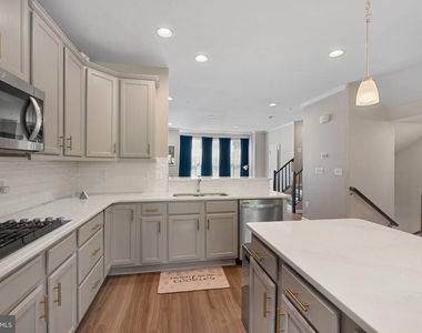4922 Vista Glen Lane - Photo Thumbnail 5