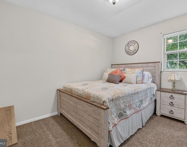 8805 Rosanne Court - Photo Thumbnail 24