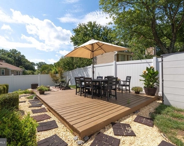 8805 Rosanne Court - Photo Thumbnail 33