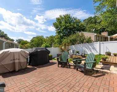 8805 Rosanne Court - Photo Thumbnail 32