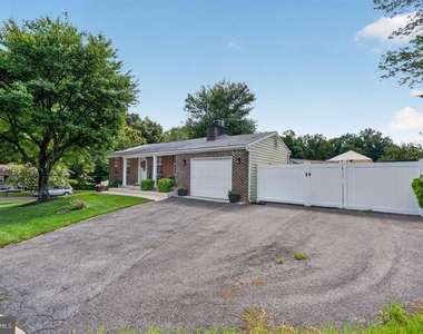 8805 Rosanne Court - Photo Thumbnail 34