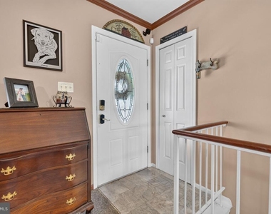 8805 Rosanne Court - Photo Thumbnail 7