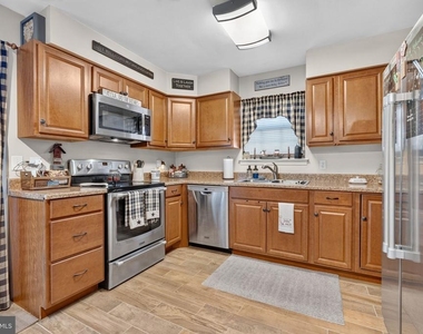 8805 Rosanne Court - Photo Thumbnail 16