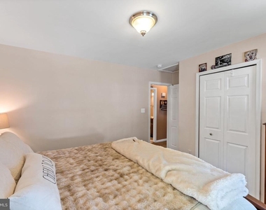 8805 Rosanne Court - Photo Thumbnail 22