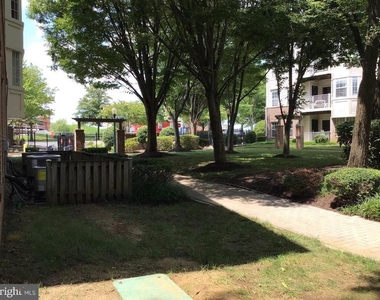 8941 Town Center Cir - Photo Thumbnail 36