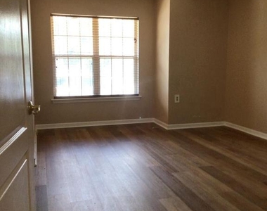 8941 Town Center Cir - Photo Thumbnail 17