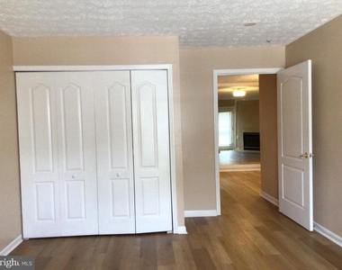 8941 Town Center Cir - Photo Thumbnail 18