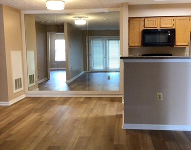 8941 Town Center Cir - Photo Thumbnail 5