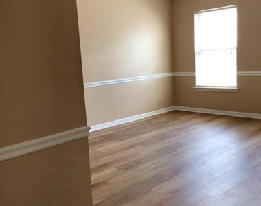 8941 Town Center Cir - Photo Thumbnail 8