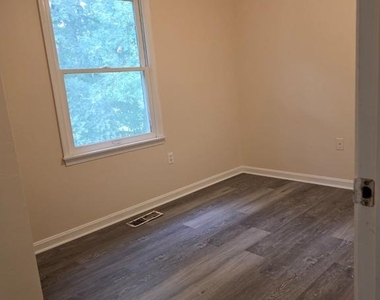 213 Biddle Road - Photo Thumbnail 16