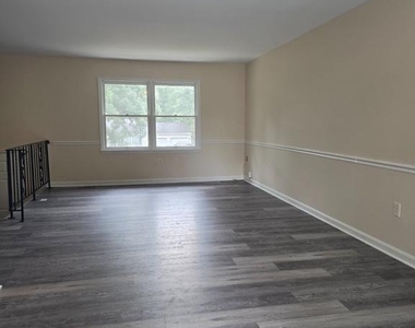 213 Biddle Road - Photo Thumbnail 3