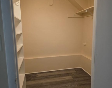 213 Biddle Road - Photo Thumbnail 27