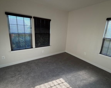 4906 Crest View Drive - Photo Thumbnail 19
