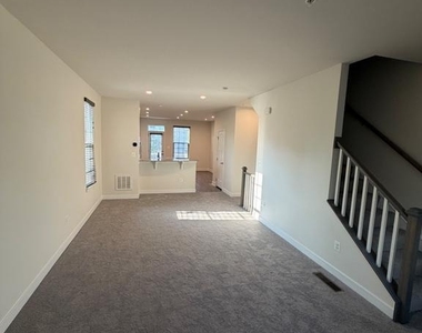 4906 Crest View Drive - Photo Thumbnail 9