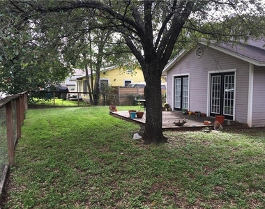 5302 Avenue G - Photo Thumbnail 2