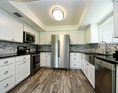 730 Vanguard St - Photo Thumbnail 12