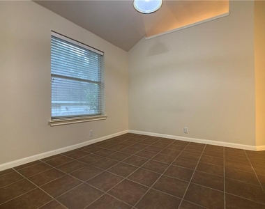 5726 Taylorcrest Dr - Photo Thumbnail 7