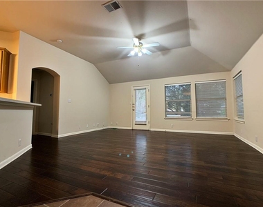 5726 Taylorcrest Dr - Photo Thumbnail 8