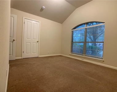 5726 Taylorcrest Dr - Photo Thumbnail 2