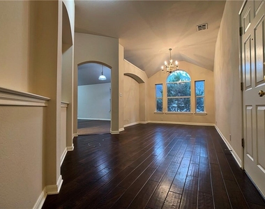 5726 Taylorcrest Dr - Photo Thumbnail 6