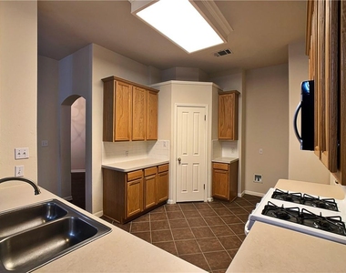 5726 Taylorcrest Dr - Photo Thumbnail 12