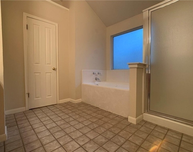 5726 Taylorcrest Dr - Photo Thumbnail 16