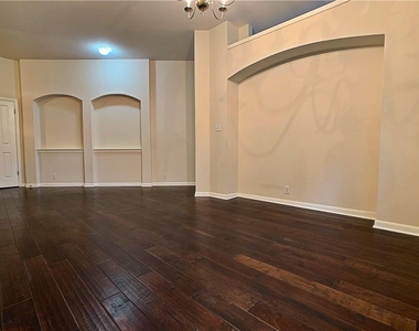 5726 Taylorcrest Dr - Photo Thumbnail 5