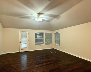 5726 Taylorcrest Dr - Photo Thumbnail 9