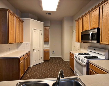 5726 Taylorcrest Dr - Photo Thumbnail 11