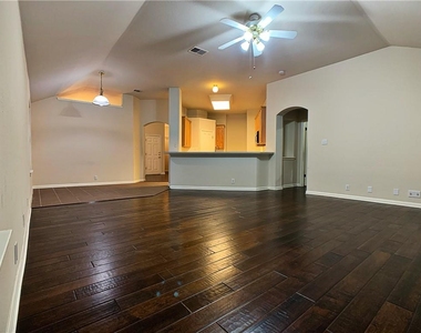 5726 Taylorcrest Dr - Photo Thumbnail 10
