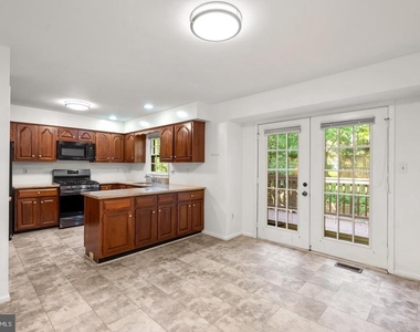 11017 Cedarwood Drive - Photo Thumbnail 9