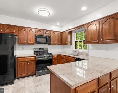 11017 Cedarwood Drive - Photo Thumbnail 7