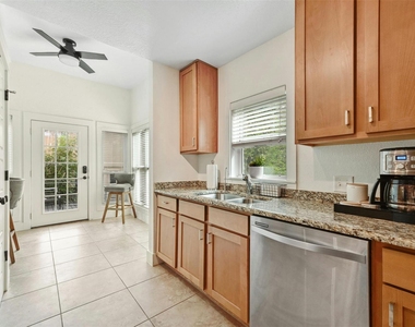 1301 Newning Ave - Photo Thumbnail 8