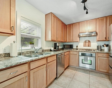 1301 Newning Ave - Photo Thumbnail 6