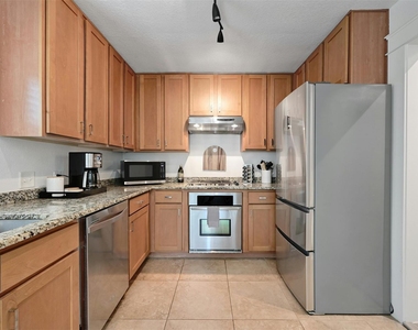 1301 Newning Ave - Photo Thumbnail 7
