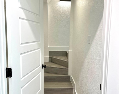 1301 Newning Ave - Photo Thumbnail 16