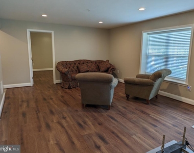 16216 Coolidge Avenue - Photo Thumbnail 3