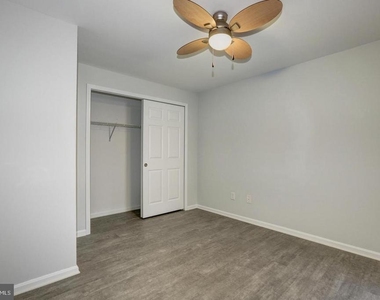 921 Hillside Lake Terrace - Photo Thumbnail 8